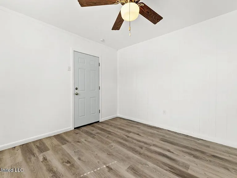 1076 Cherokee St — Photo 7