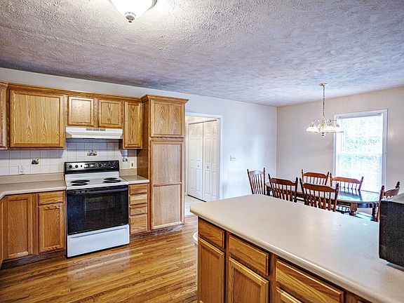 4th image of 457 E 25th St