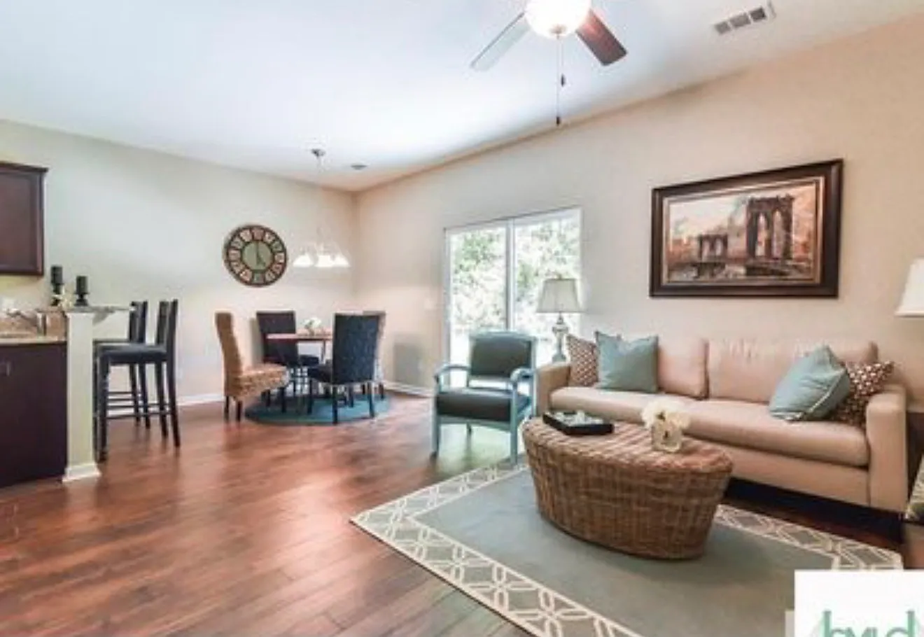 3 bed, 1500 sqft, $1,800 — Photo 2