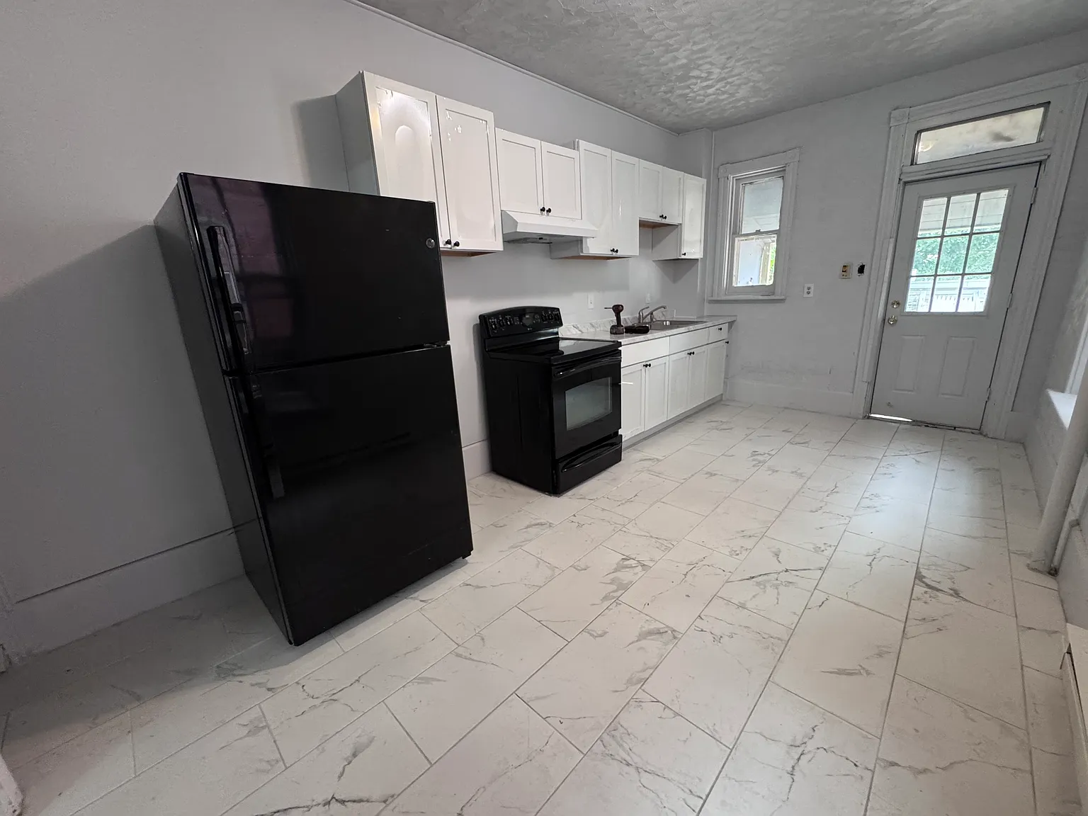 5 bed, 2.5 bath, 1700 sqft, $1,895 — Photo 3