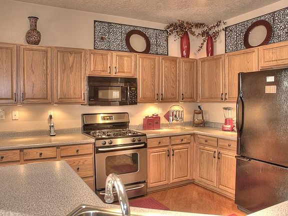 2nd image of 1015 Calle Corvo NE