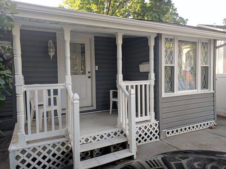1st image of 134B Edgewater Park #77D