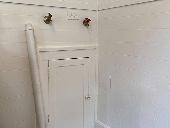 5th image of 550 Barrett Pl