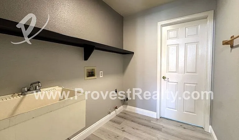 13858 Rincon Rd — Photo 23