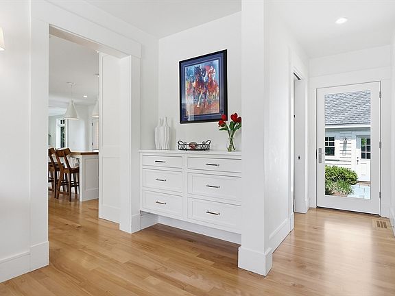 2nd image of 25 Stow St