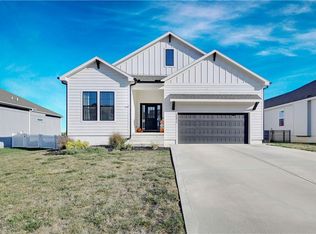 25074 W 142nd St, Olathe, KS 66061