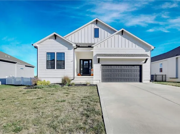 25074 W 142nd St, Olathe, KS 66061
