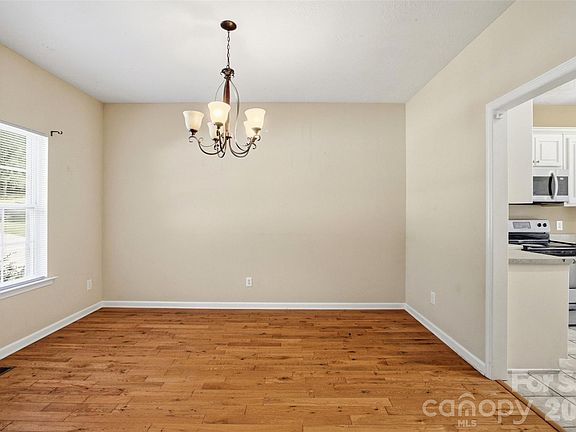 3rd image of 235 Summer Place Dr