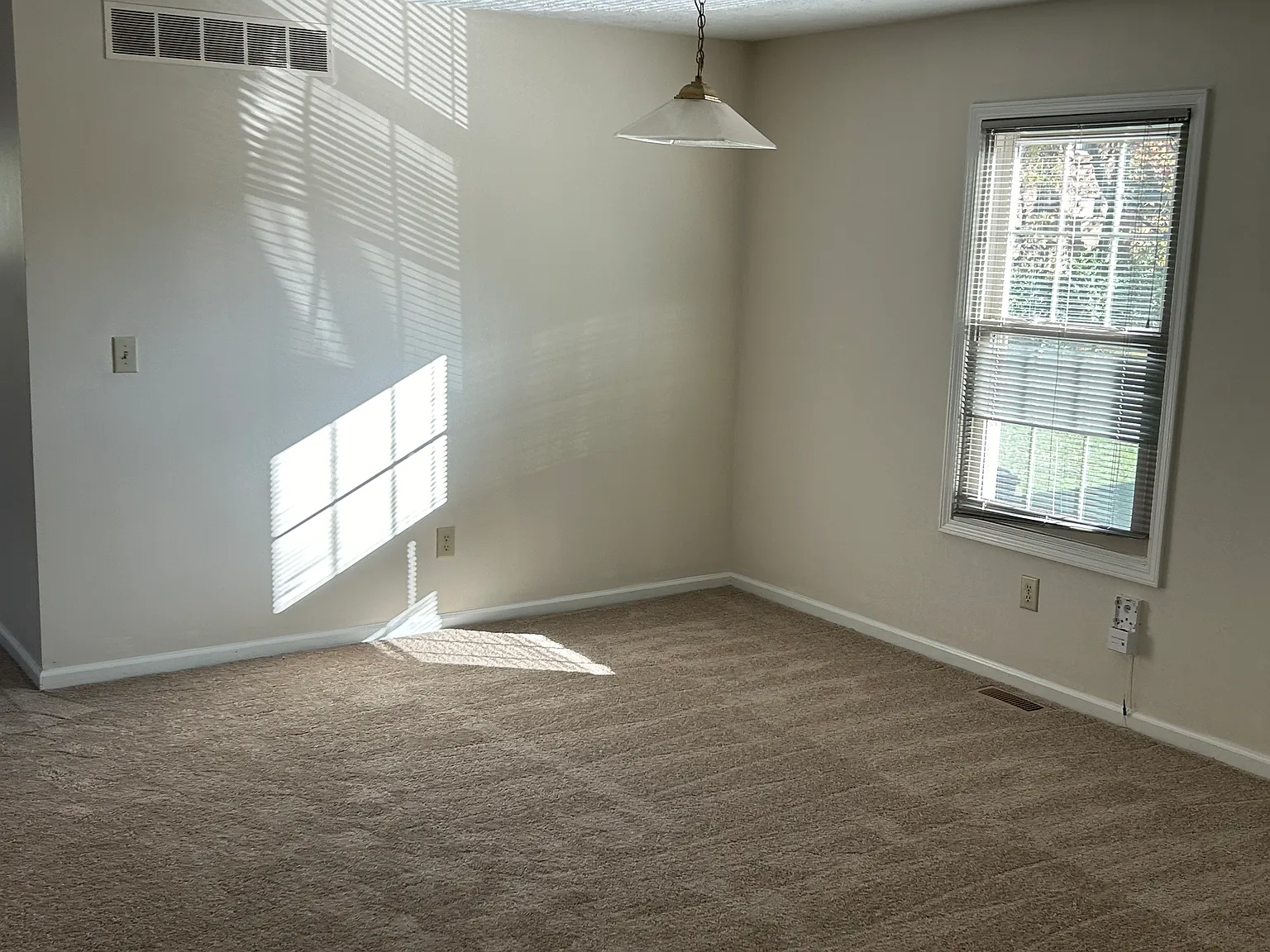 3 bed, 2000 sqft, $2,350 — Photo 3