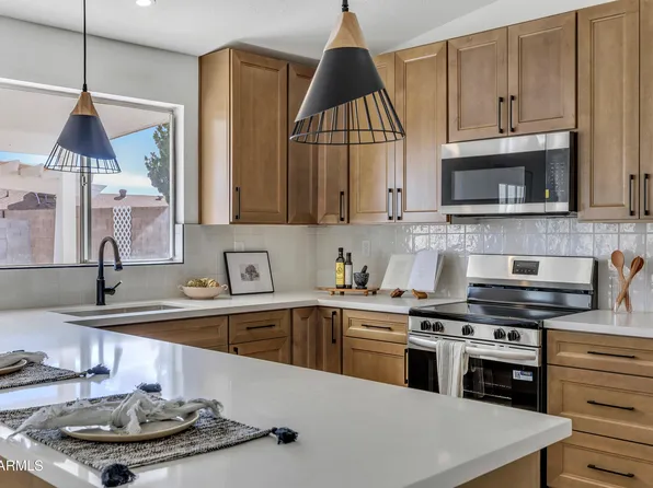 335 W WESCOTT Drive, Phoenix, AZ 85027