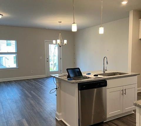 5th image of 1549 Olympic Ln