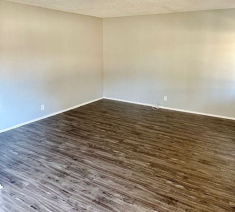 4th image of 501 Magnolia St APT 203