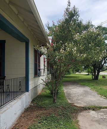 4th image of 311 Carolina St