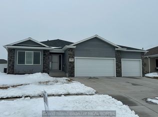 1410 Stonewood Ave, Grand Island, NE 68803