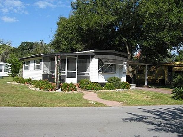 1st image of 728 Poinsettia St