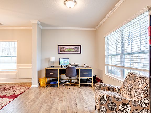 4th image of 4818 Birchcrest Ln