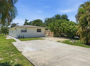 5458 Sholtz St, Naples, FL 34113