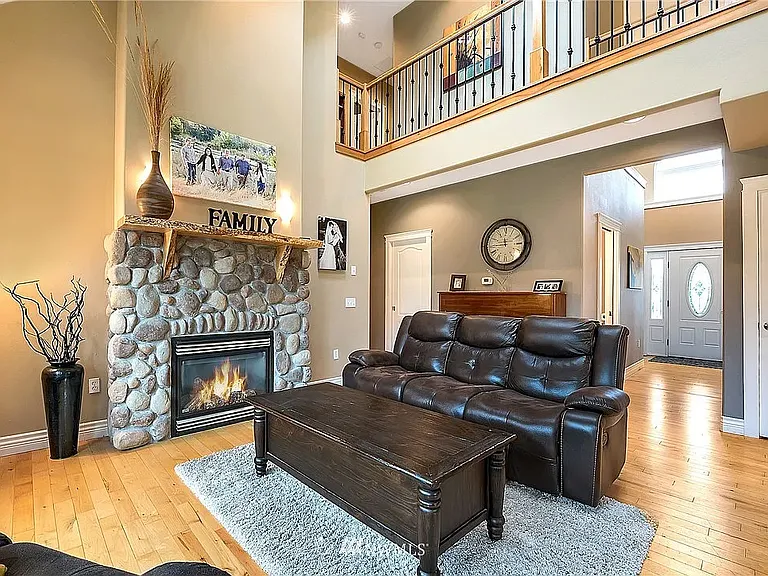 4463 Castlerock Dr — Photo 14