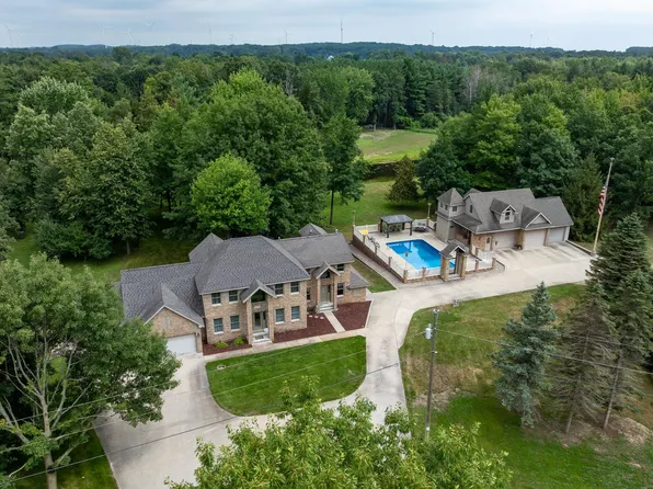 900 E Pine Grove Dr, Weidman, MI 48893