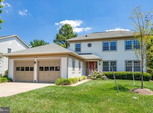 3128 Kinross Cir, Herndon, VA 20171