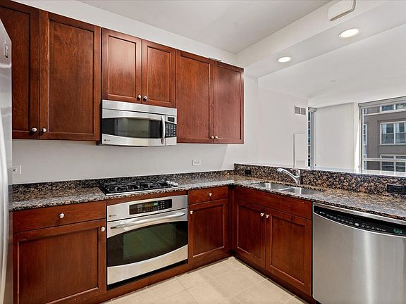 4th image of 600 N Lake Shore Dr APT 507