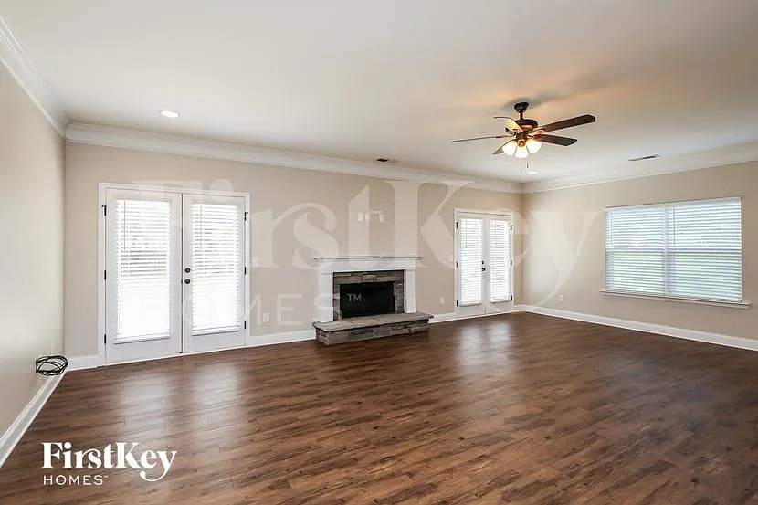 5 bed, 3.5 bath, 3044 sqft, $3,015 — Photo 3