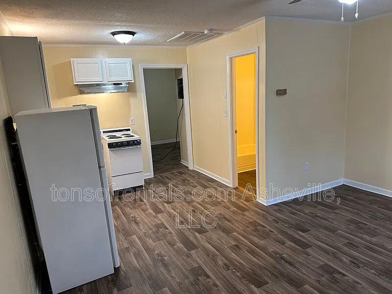 1 bed, 1.0 bath, $800 — Photo 3