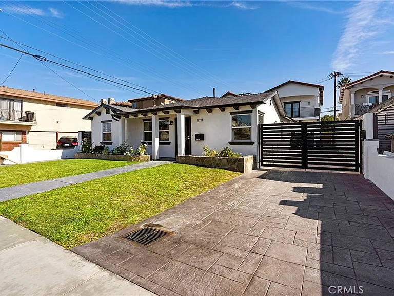 18228 Regina Ave — Photo 2