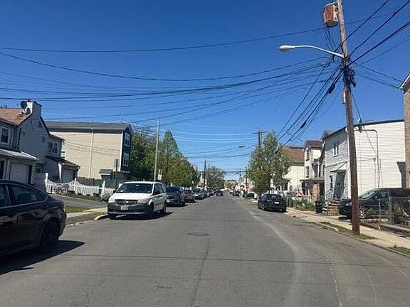 4th image of 1023 William St