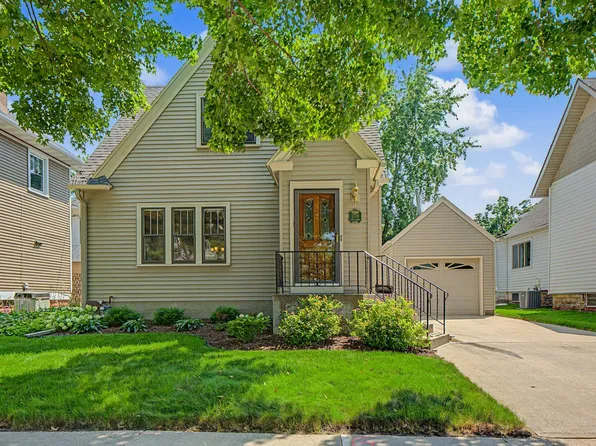 1206 1st St NW, Rochester, MN 55901