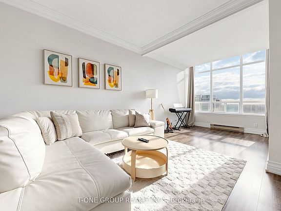 2nd image of 22 Clarissa Dr #Penthouse 6