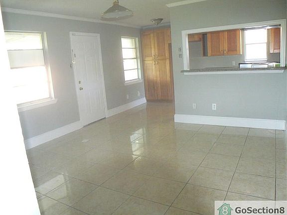 5th image of 4421 Princeton Dr