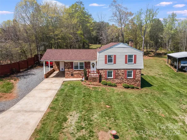118 Adrians Forest Dr, Dallas, NC 28034