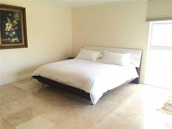 5th image of 500 Bayview Dr APT 1718