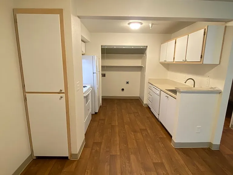 Steeple Chase Apartments — Photo 10