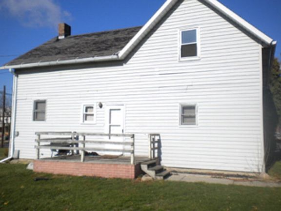 3rd image of 121 W Walnut St