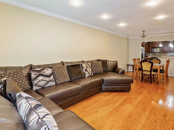 4th image of 205-58 Brian Cres Unit 30-L