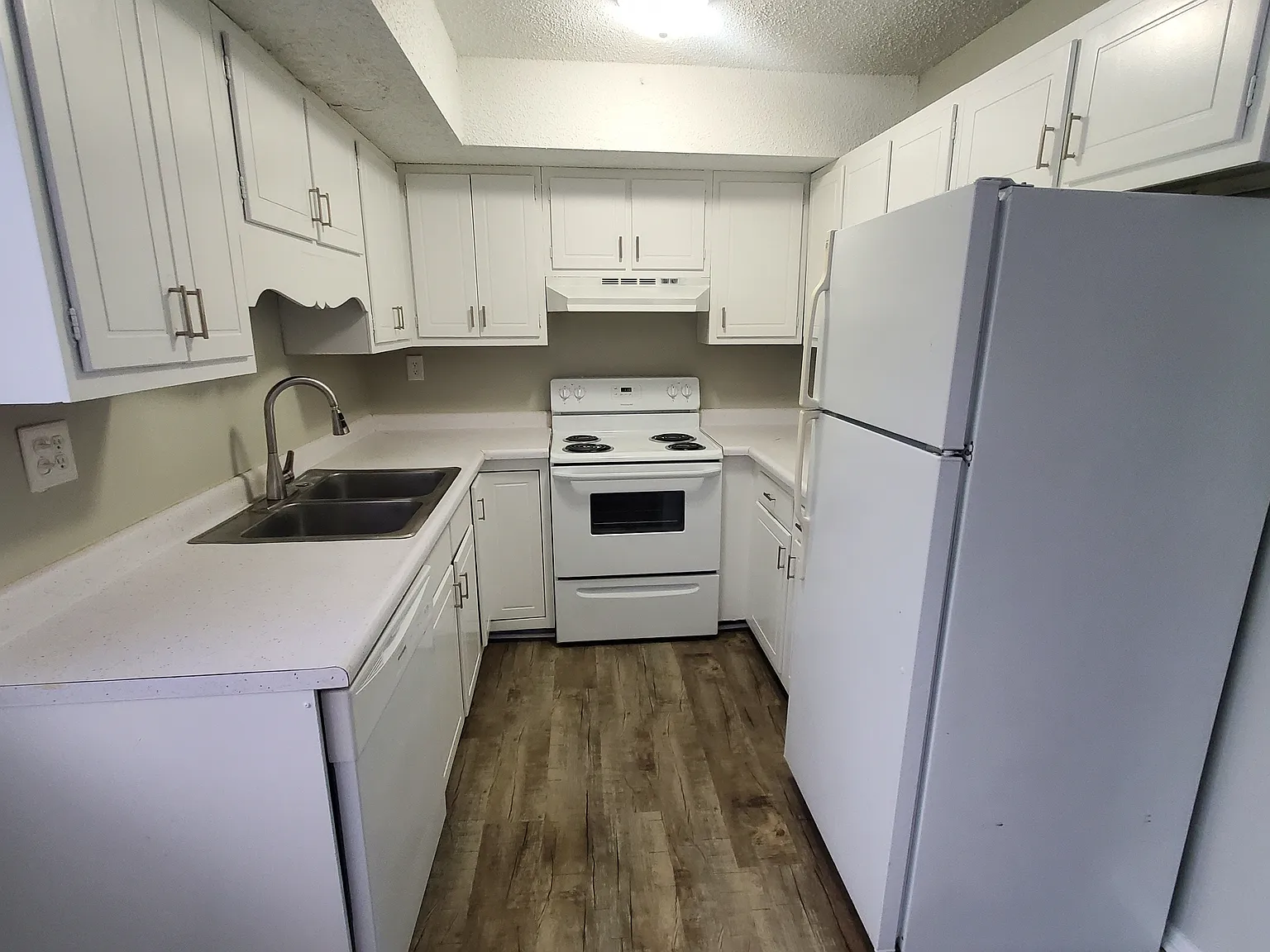 2 bed, 1.5 bath, 844 sqft, $1,248 — Photo 3
