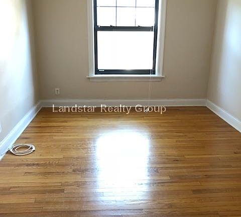 5th image of 925 Forest Ave APT 3W
