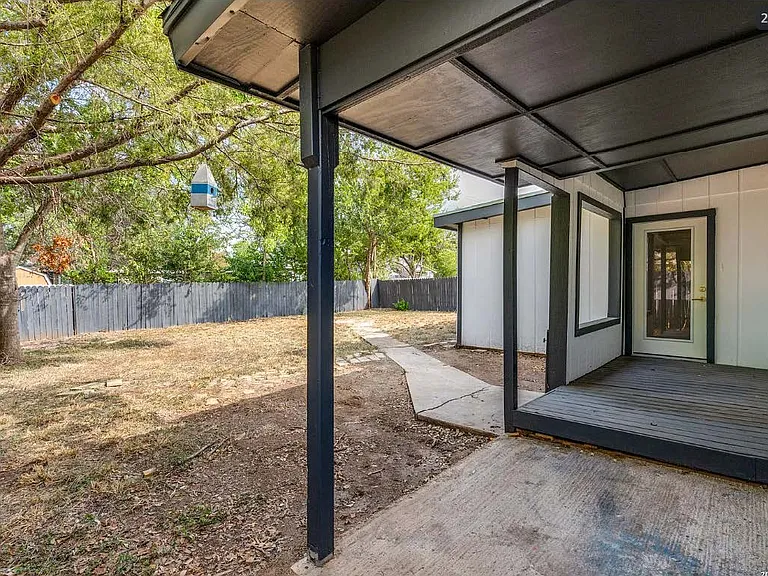 3611 Devon Ave — Photo 14