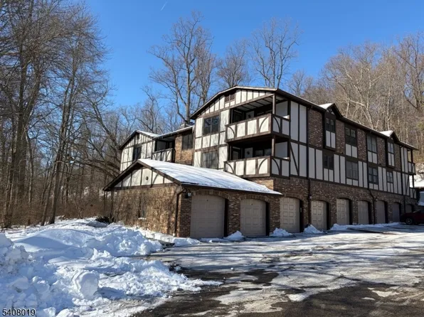 16 Heritage Dr #B, Chatham, NJ 07928