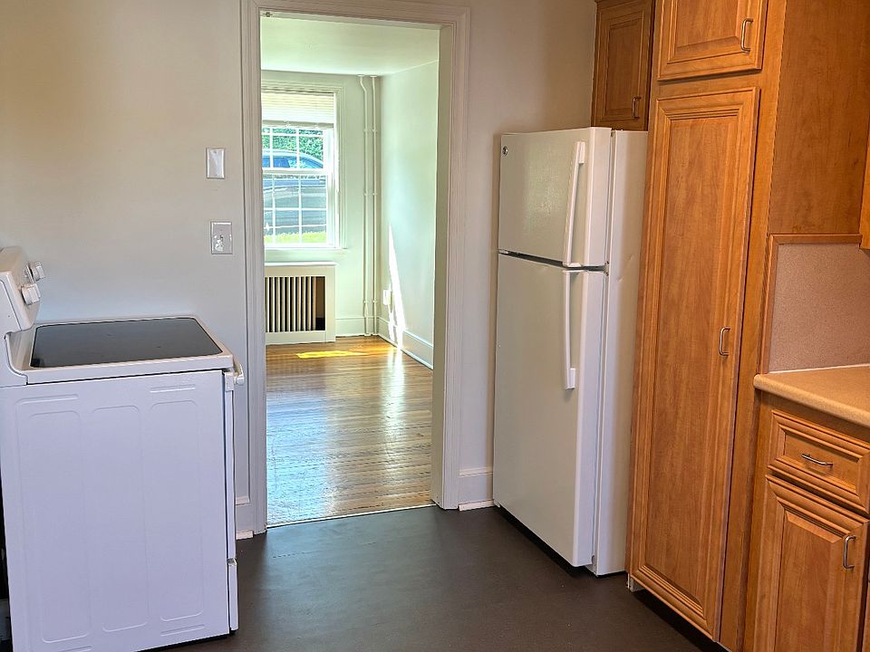 1st image of 104 E Hamilton Ave #104