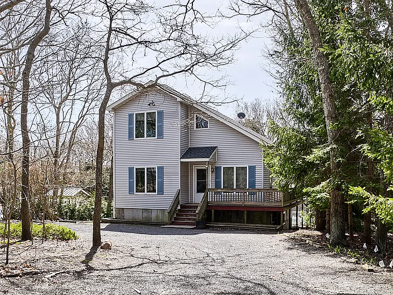 21 Newtown Ct — Photo 1