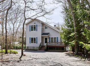21 Newtown Ct, Hampton Bays, NY 11946