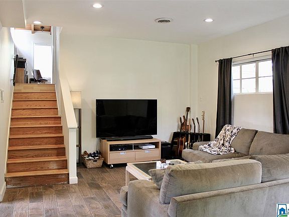 4th image of 2241 Pine Ln