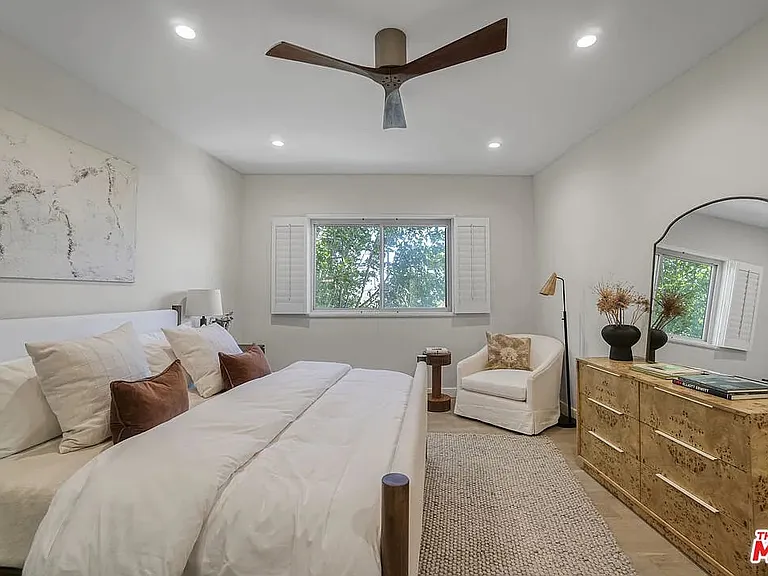 166 S Hayworth Ave #201 — Photo 17