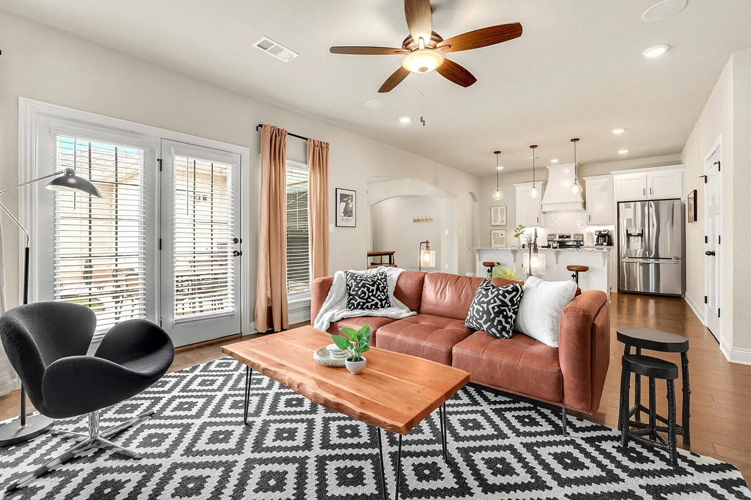 3 bed, 2.0 bath, 1797 sqft, $3,682 — Photo 1