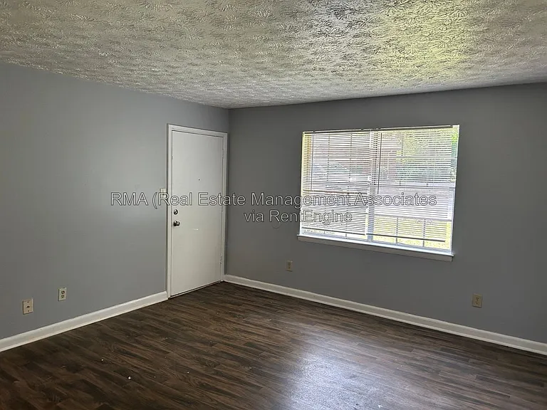 1110 W Poplar St #L-1 — Photo 3