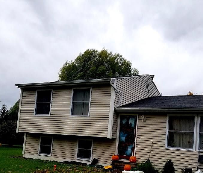1st image of 121 Cranberry Dr