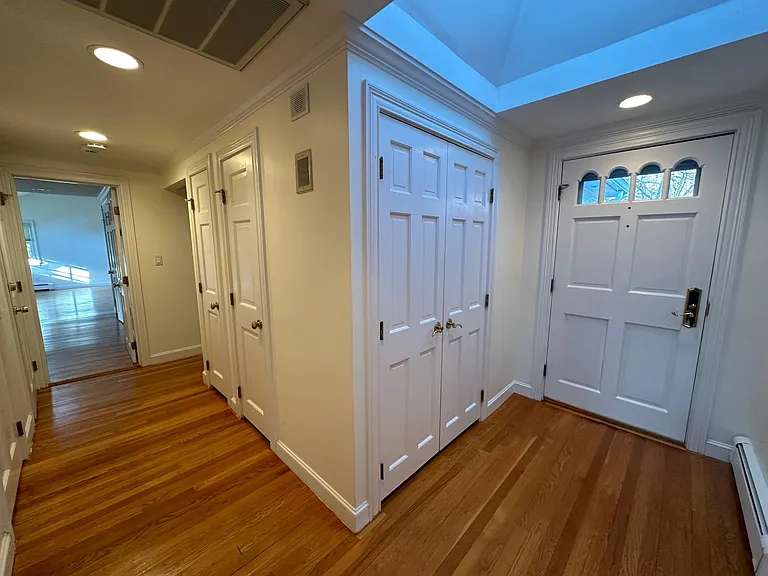 757 Wellesley St — Photo 32